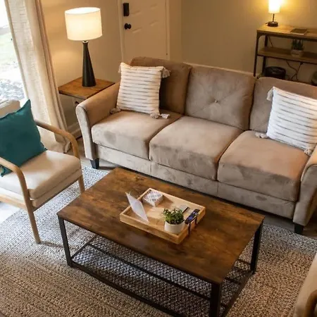 The Cozy Getaway Grill & Roku At Your Convenience!